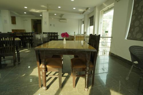 hotel divine aura a premium hotel