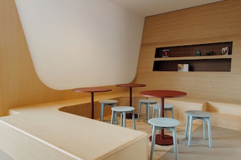 Geneva Youth Hostel,,2 star