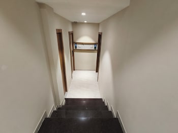 hotel prime suites airoli