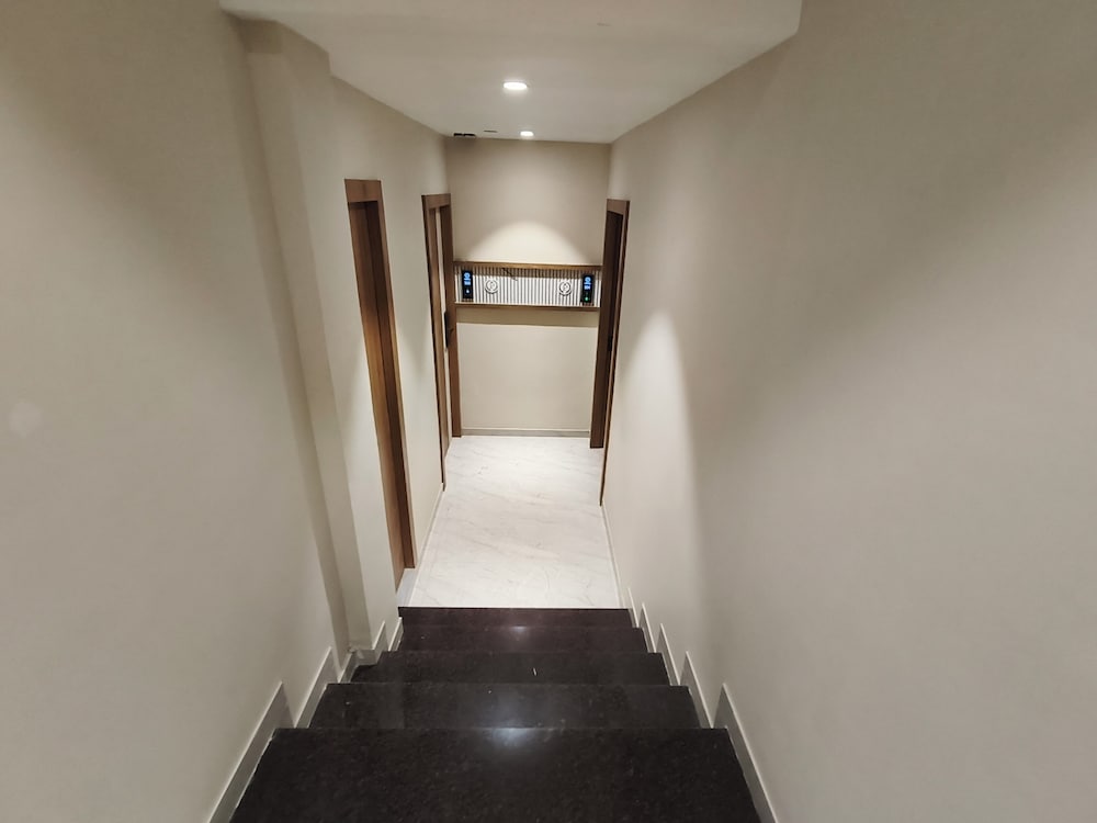 hotel prime suites airoli