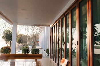 sand and river hotel