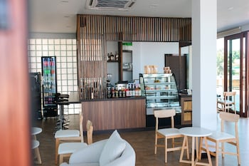 sand and river hotel