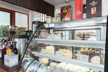 sand and river hotel