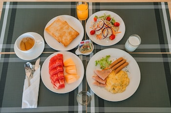 sand and river hotel