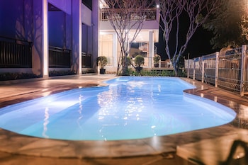 sand and river hotel