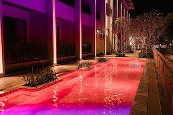 sand and river hotel