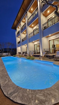 sand and river hotel