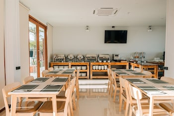 sand and river hotel