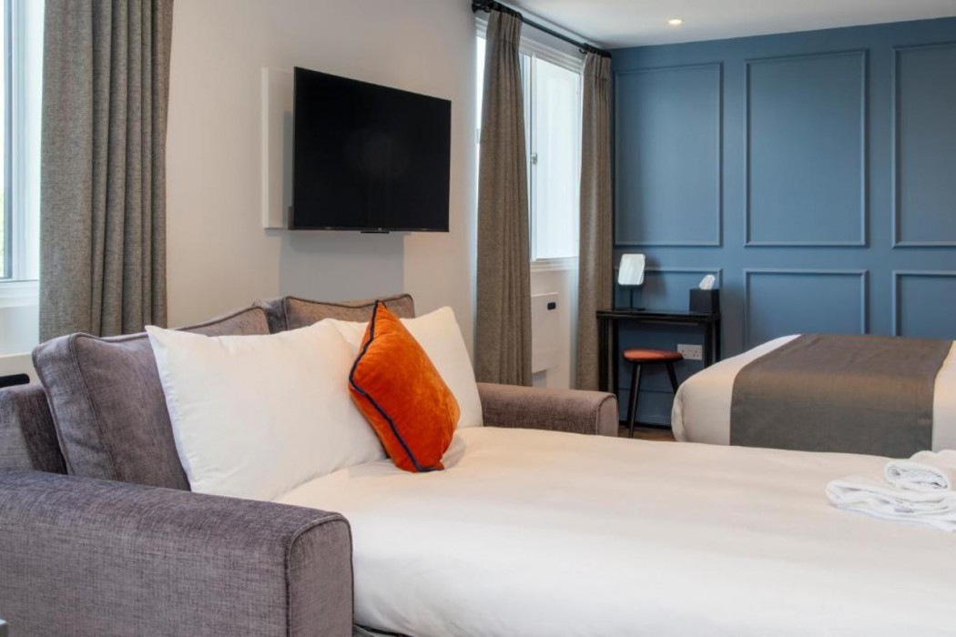 Station Suites,,4 star