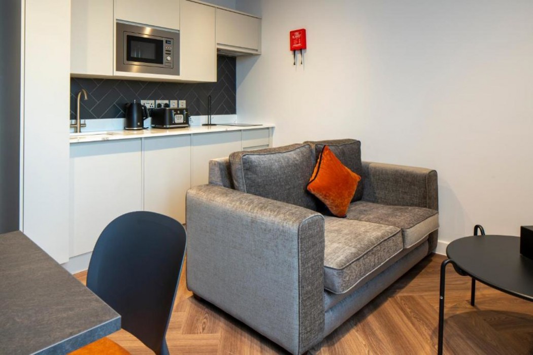 Station Suites,,4 star