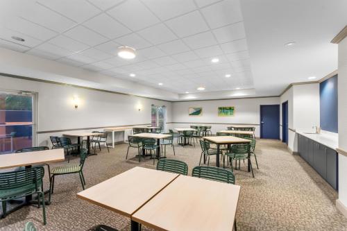 spark by hilton dothan
