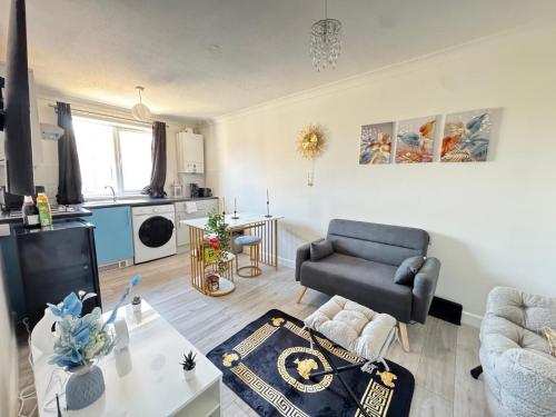 charming london apartment retreat