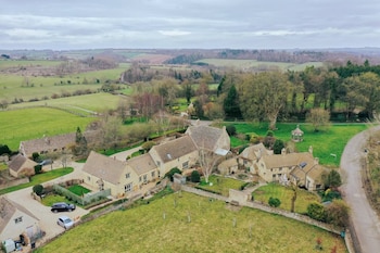 Country Cottage In Heart Of The Cotswold,,2 star