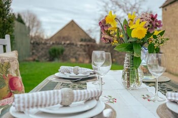 Country Cottage In Heart Of The Cotswold,,2 star
