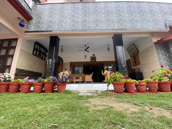 samar niwas dehradun