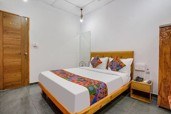 hotel skycity premium ac room in surat