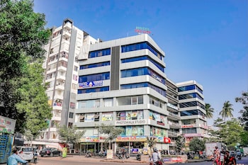 hotel skycity premium ac room in surat