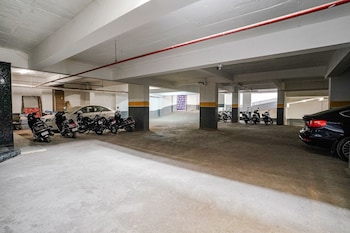 hotel skycity premium ac room in surat