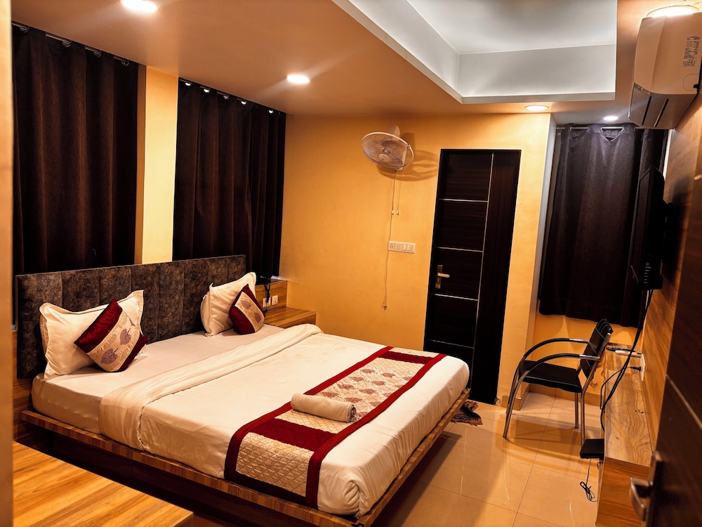 hotel gulabi nagri