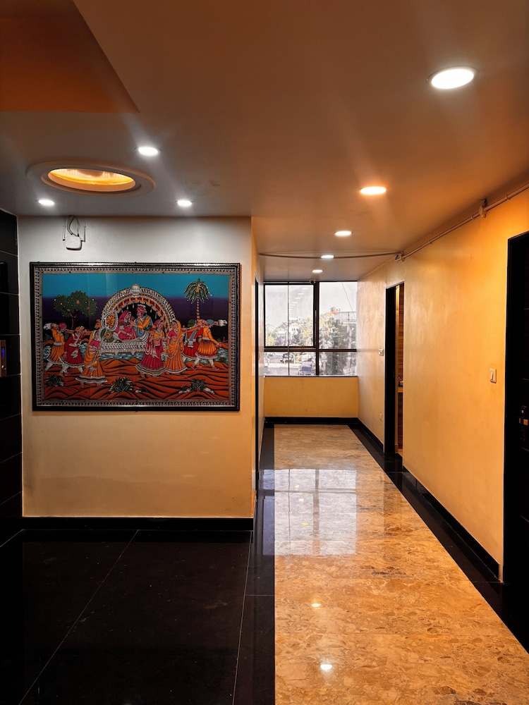 hotel gulabi nagri