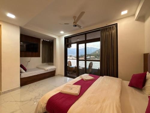maayaa inn by ganges
