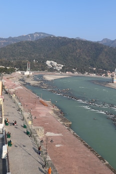 maayaa inn by ganges