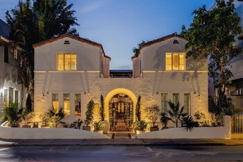 Donatella Boutique Hotel & Restaurant,1350 Collins Avenue,2 star