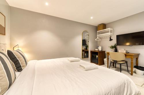Ab House,,3 star