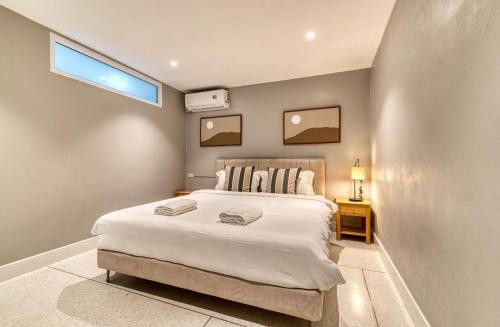 Ab House,,3 star