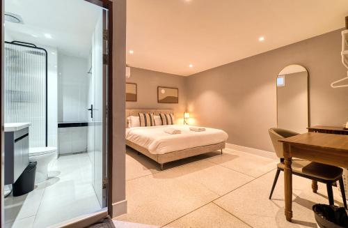 Ab House,,3 star