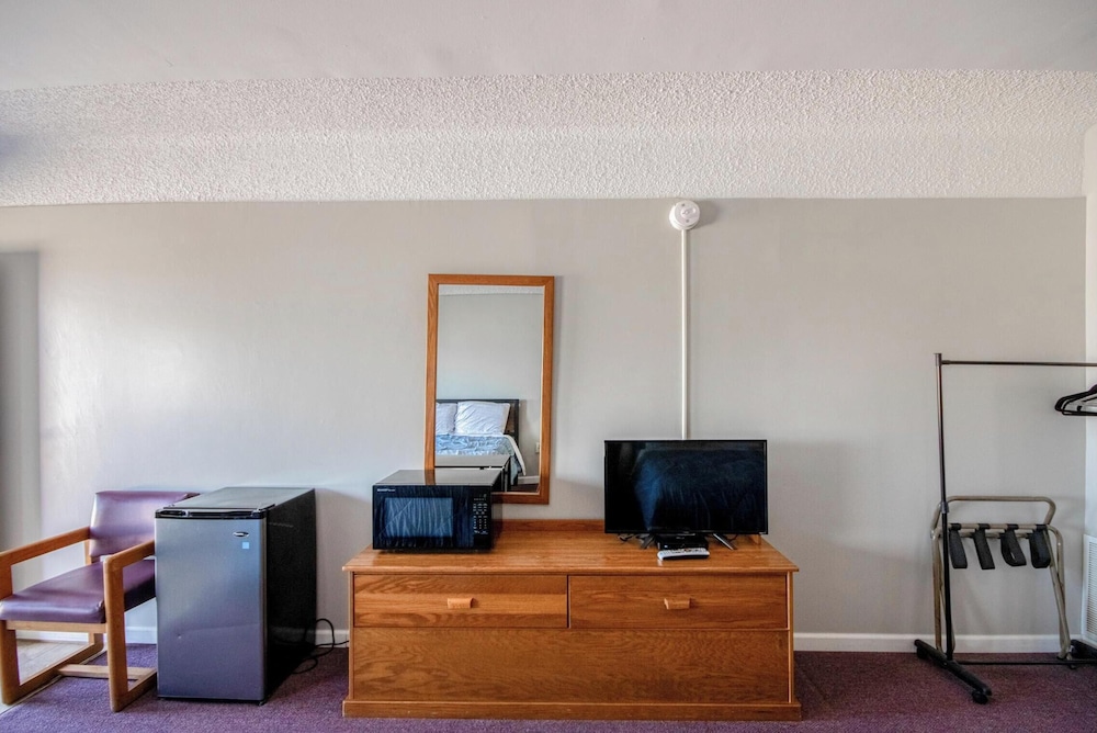 oyo crossroads inn
