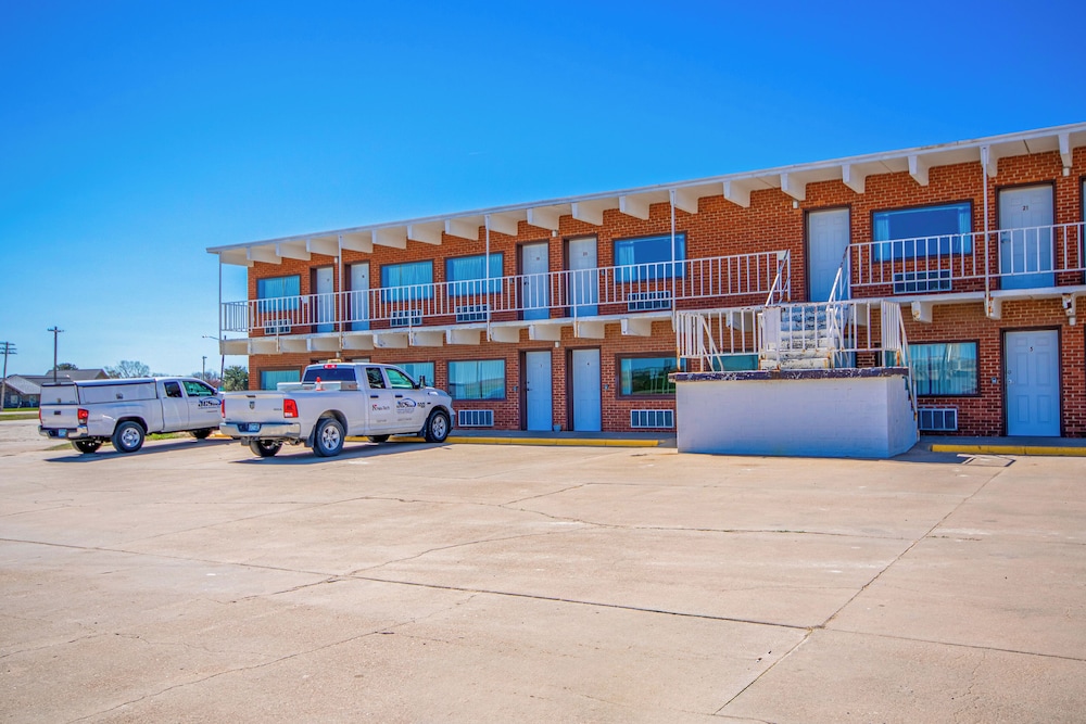 oyo crossroads inn