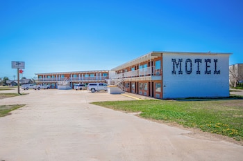 oyo crossroads inn