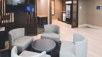 Holiday Inn Express Lompoc By Ihg,Lompoc Airport>>Lompoc,3 star