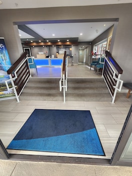 Holiday Inn Express Lompoc By Ihg,Lompoc Airport>>Lompoc,3 star