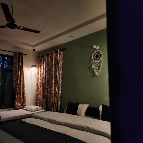 Hotel Mahadev,,3 star