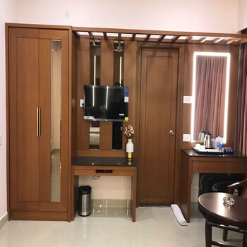 embassy park near us consulate