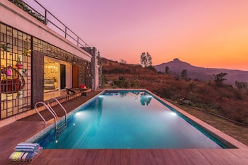 cosmicstays the sundowner