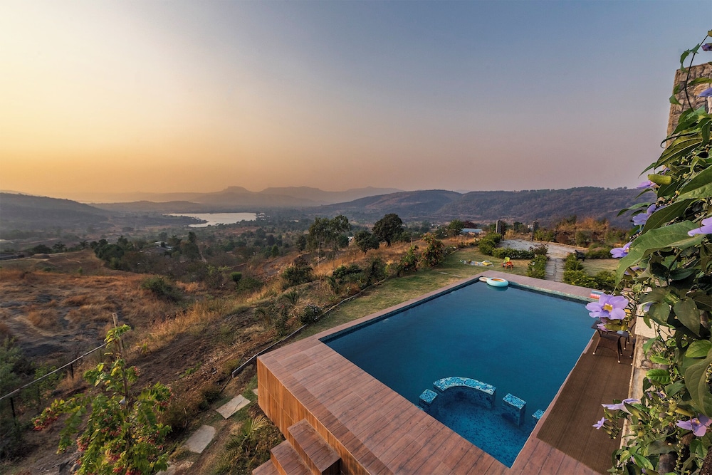 cosmicstays the sundowner