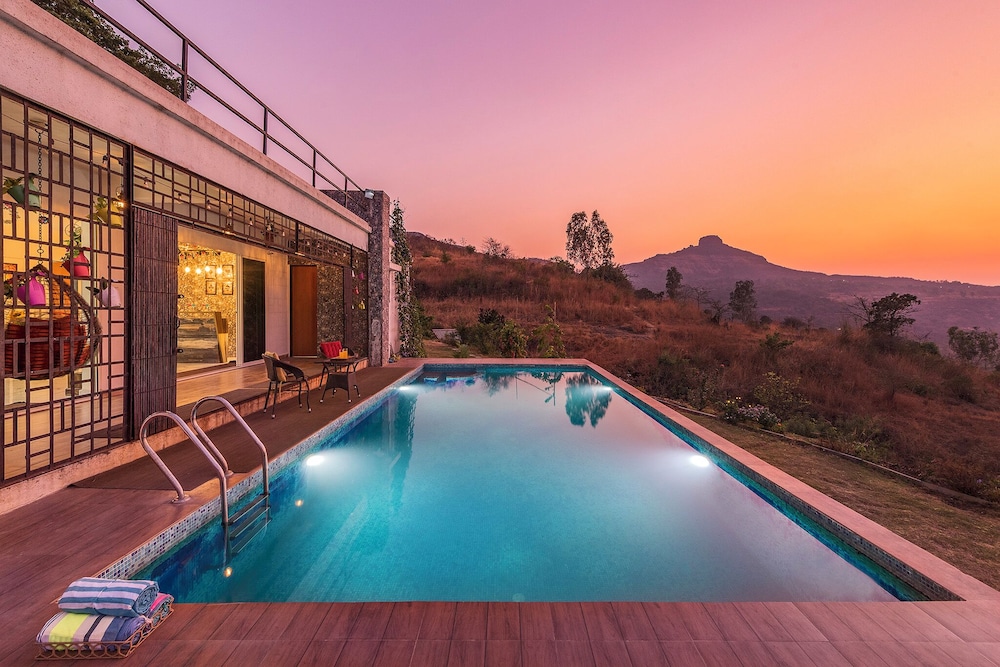 cosmicstays the sundowner