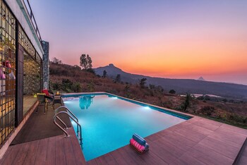 cosmicstays the sundowner