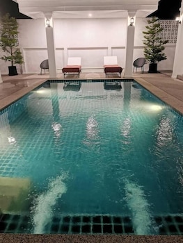 Tarn Villa Krabi,,2 star