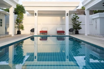 Tarn Villa Krabi,,2 star