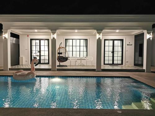 tarn villa krabi