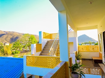 hari om tatsat retreat pushkar