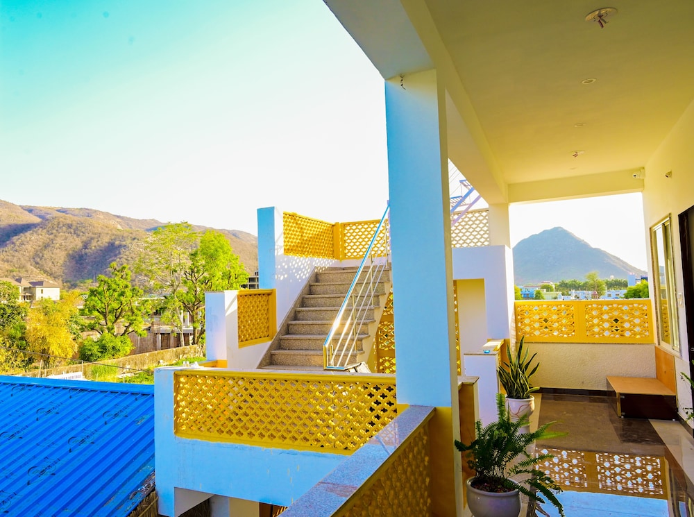 hari om tatsat retreat pushkar