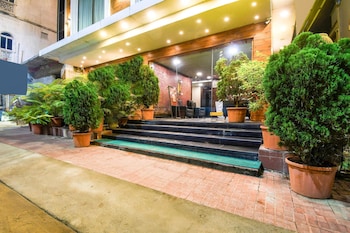 premium stays near marine drive puri