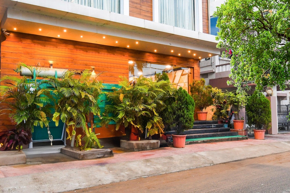 premium stays near marine drive puri