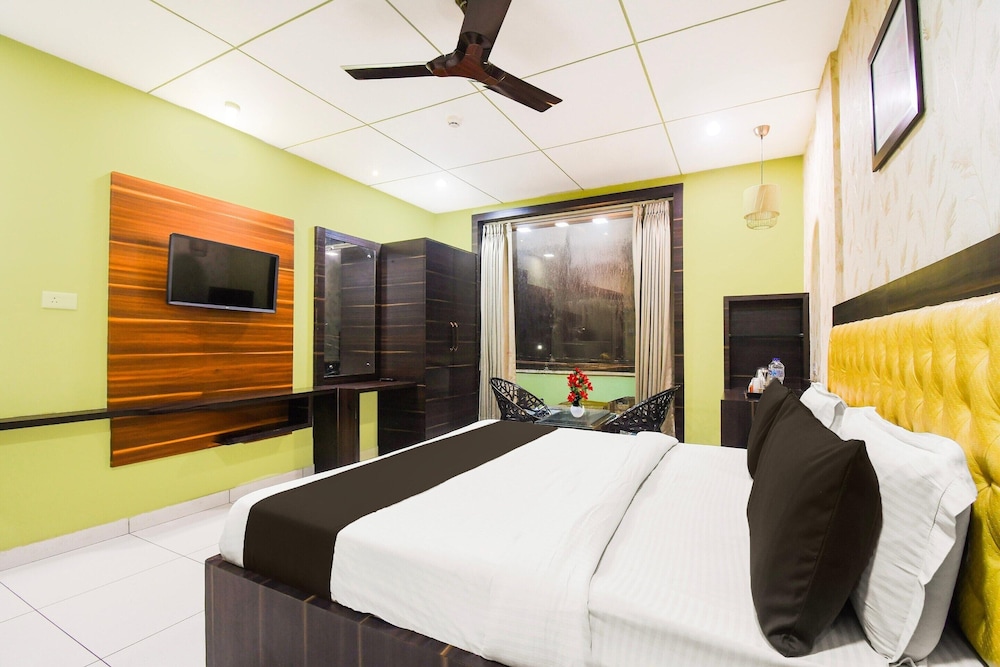 premium stays near marine drive puri