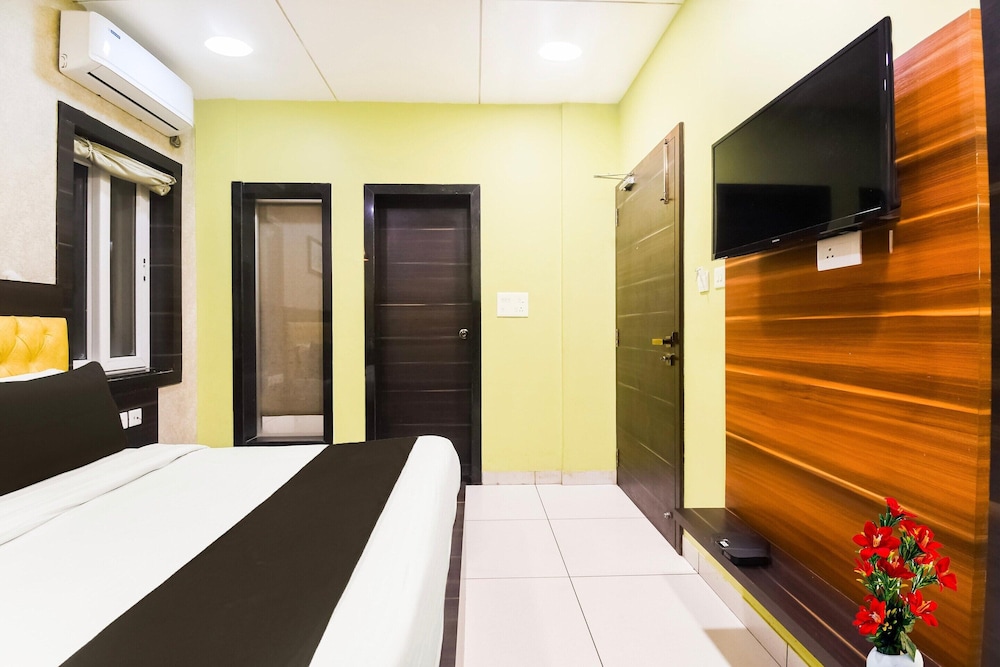 premium stays near marine drive puri